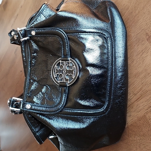 Tory Burch Handbags - Tory Burch Amanda Satchel